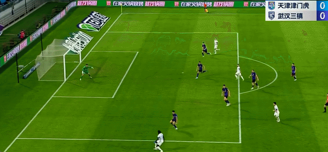 ⚽中超半场：吾米提江造险 巴顿抽射擦柱而出 津门虎0-0武汉三镇